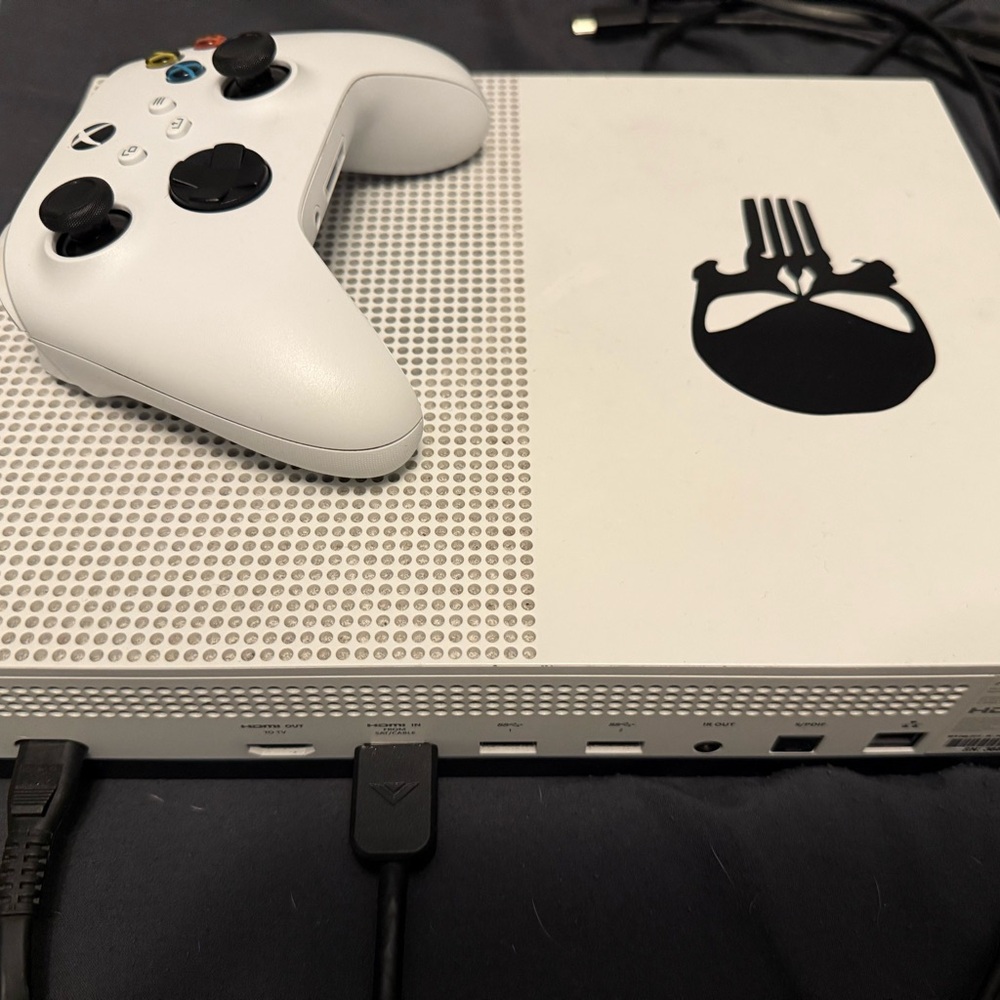 White Gaming Console with Controller - Picture 2 of 3